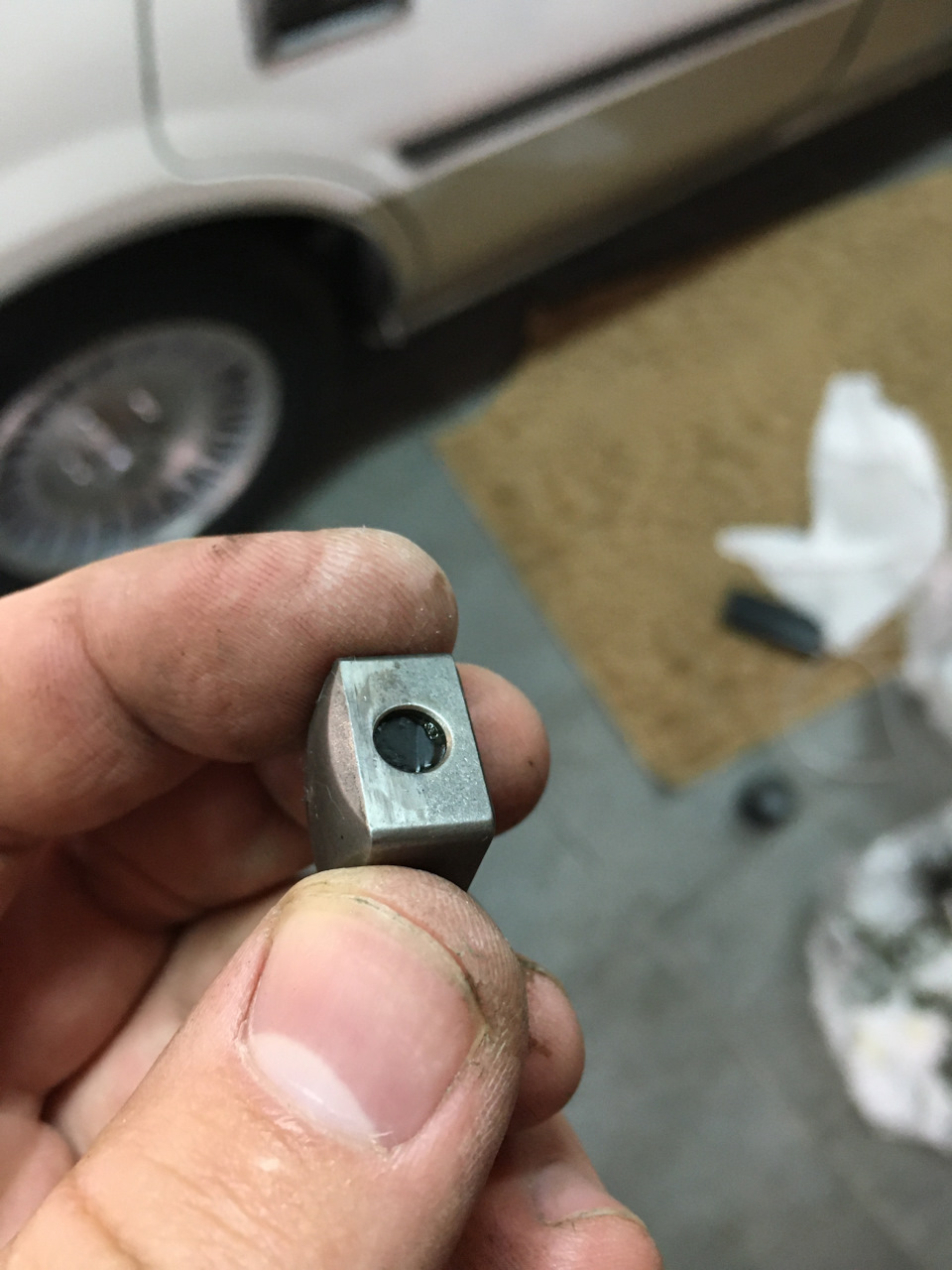 а отверстие под шпонку сквозное до вала, вот она и убежала вглубь — Toyota Crown (S120)