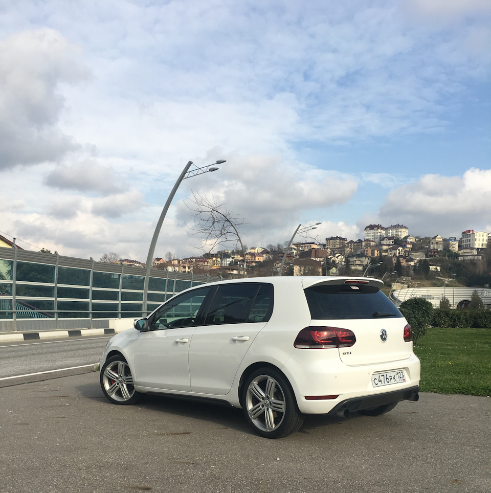 Volkswagen Golf Р±РµР»С‹Р№ 313РІРѕ177