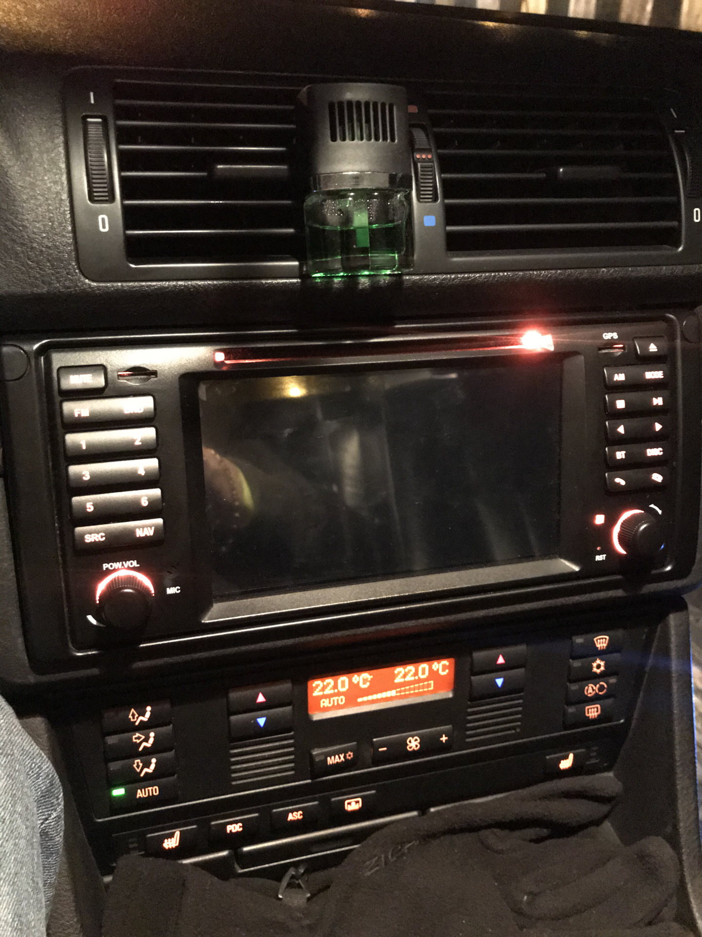 Мерцает магнитола w164. Магнитола черный экран. Golf 5 прошивка магнитолы. 2дин магнитола синий экран. Экран ммс калина 2.