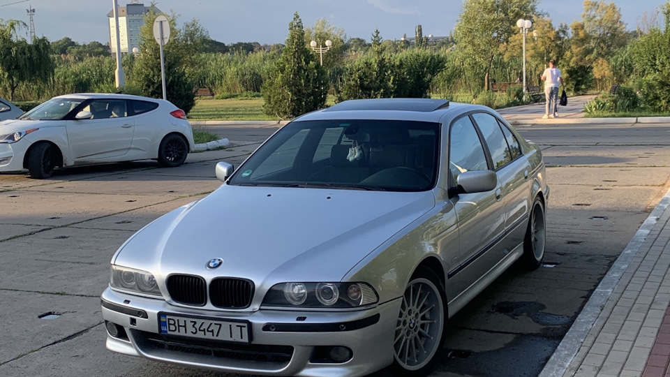 Bmw 5 Series Silver M Style Drive2