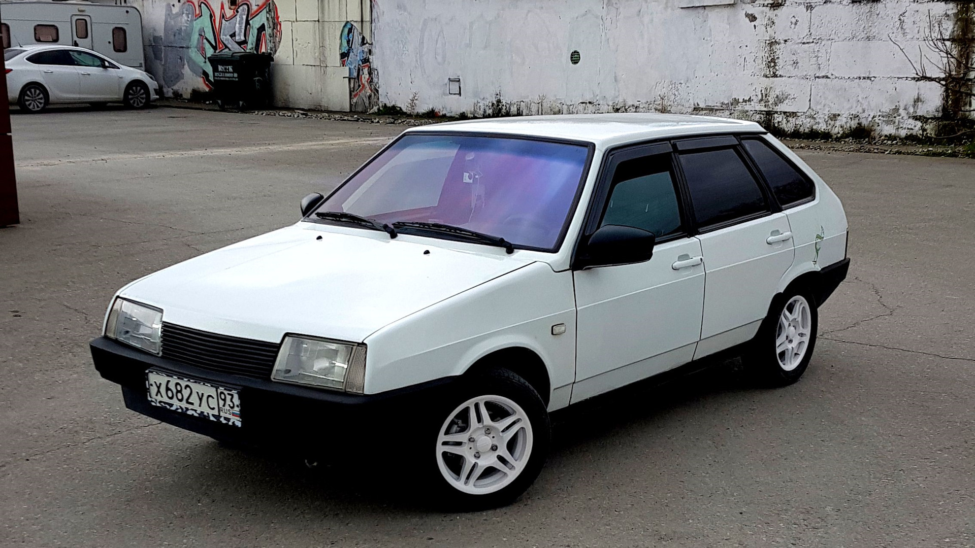 Бел 9. ВАЗ 2109 белая. Лада 2109 белая. ВАЗ 2109 белая тонированная. Lada 2109 White.