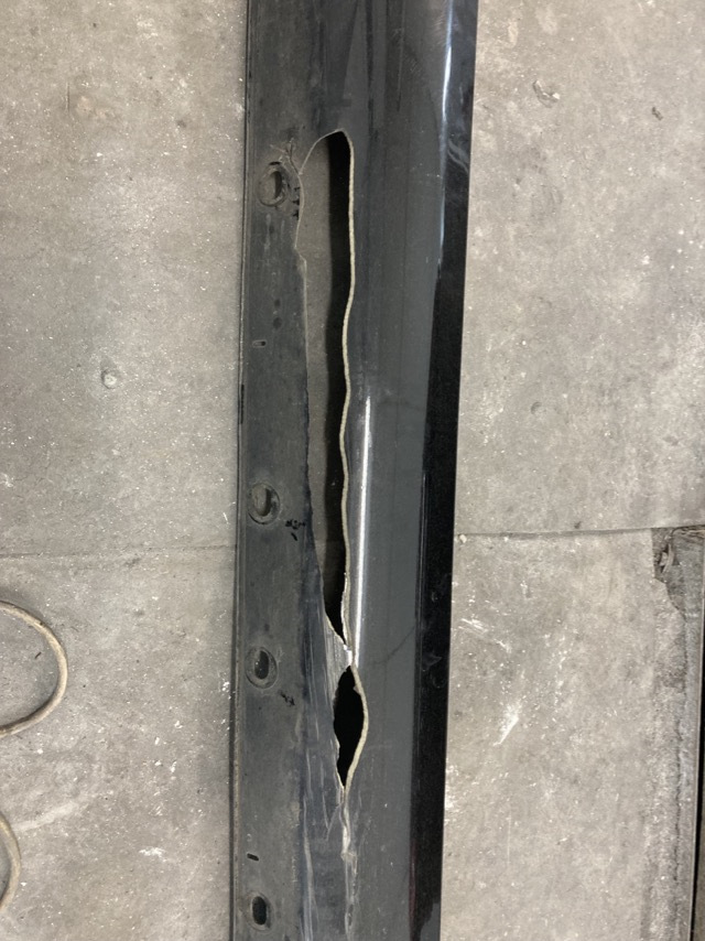 16. Замена накладки порога (правая сторона). — Mercedes-Benz E-Class ...