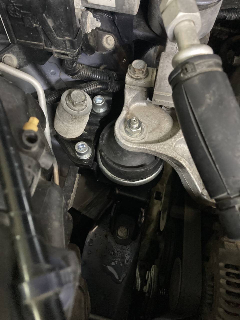 Замена масла ДВС, раскоксовка поршней и замена гидроопоры двигателя ...