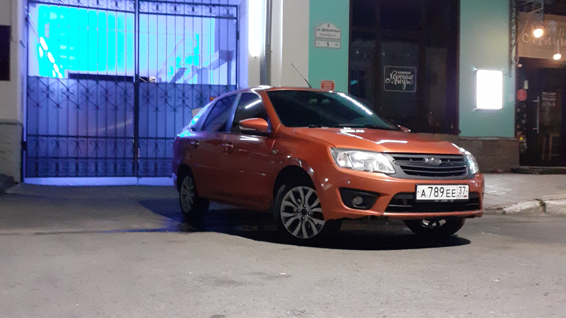 Lada Гранта лифтбек 1.6 бензиновый 2015 | Orange на DRIVE2