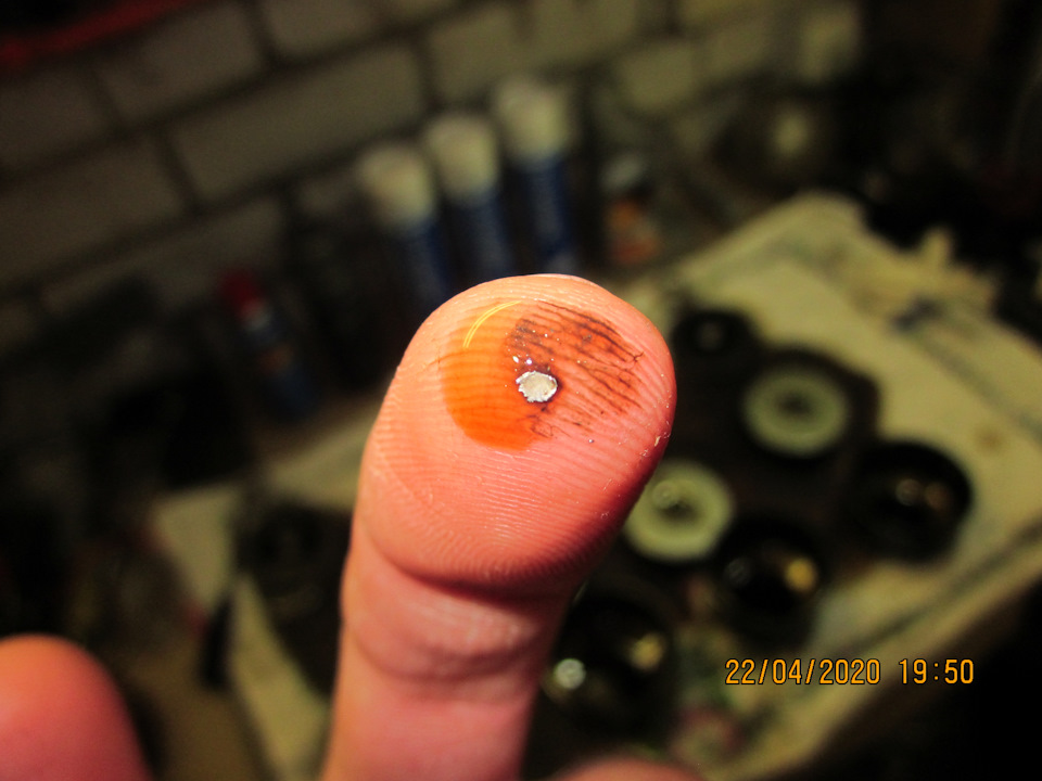 Наиболее крупный фрагмент стружки, которую удалось выловить из образца № 1 — Lada Vesta SW (1G). Запчасти на фото: 22042020