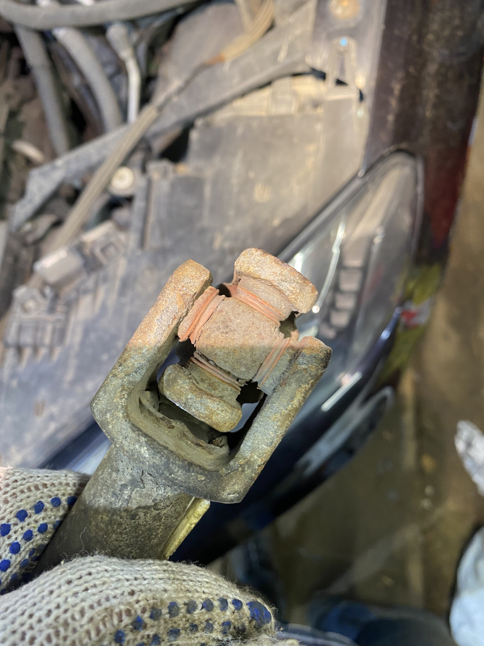 замена крестовины рулевого карданчика — Volkswagen Touareg (2G), 3,6 л ...