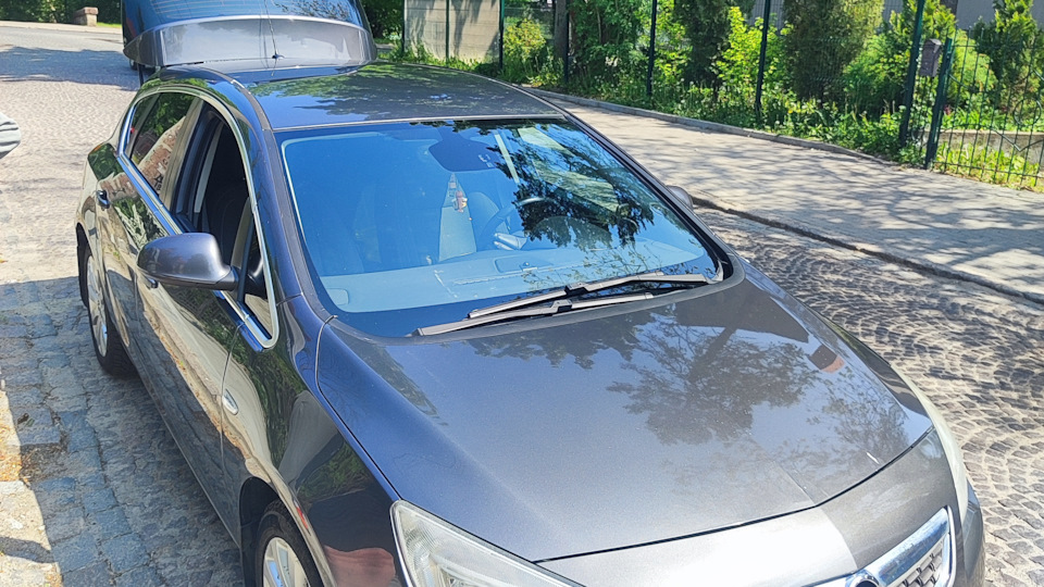 Масло в патрубке дроссельной заслонки? — Opel Astra J, 1,6 л, 2010 года ...