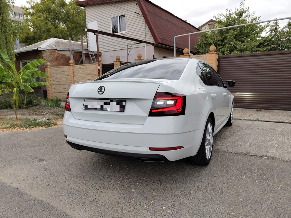 High LED фонари, черная крыша и многое другое — Skoda Octavia A7 Mk3, 1 ...