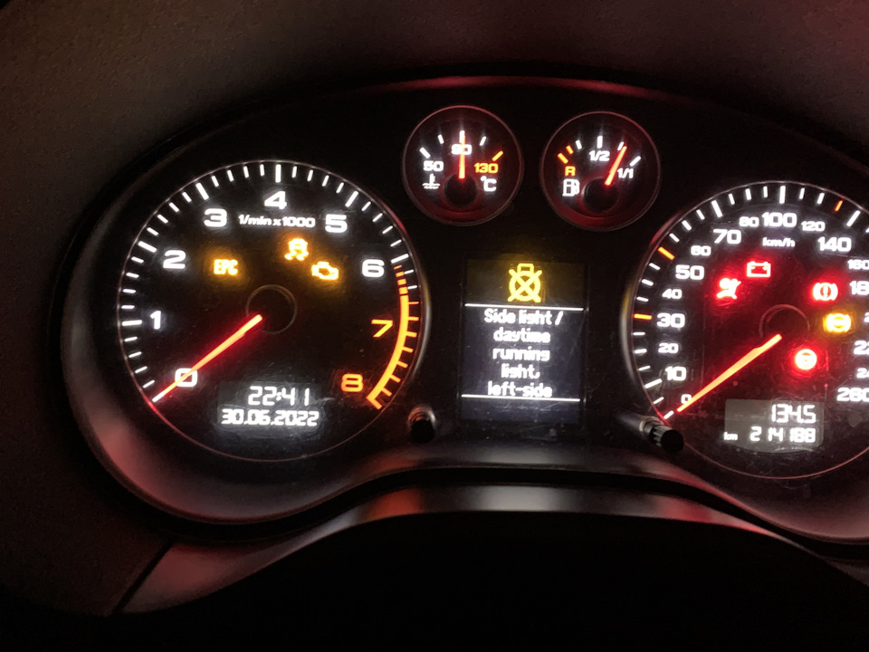 Полировка стекла приборной панели — Audi A3 Sportback (8PA), 1,4 л ...