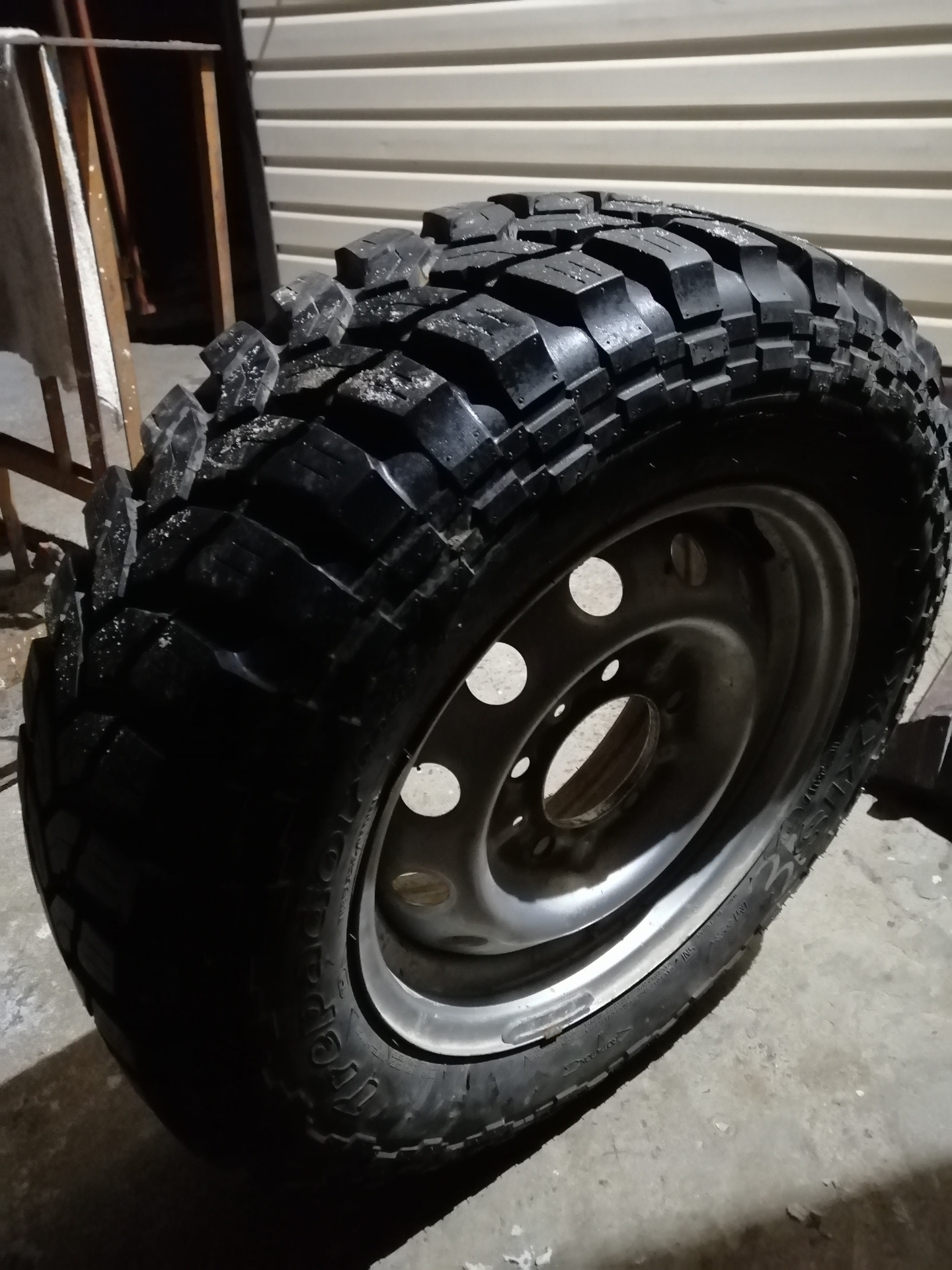 Maxxis нива. Колеса на ниву бу. Maxxis at-771 bravo 235/75 r15. У. 30/9.