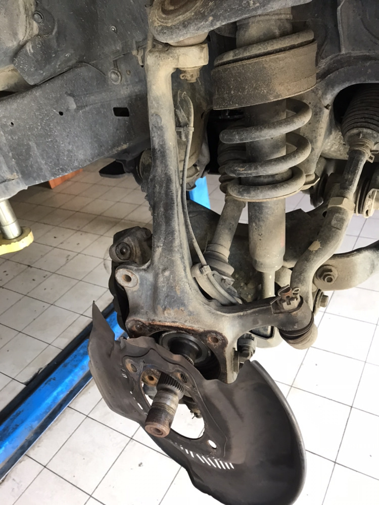 Меняем ступичный подшипник — Toyota Land Cruiser 200, 4,5 л, 2009 года ...