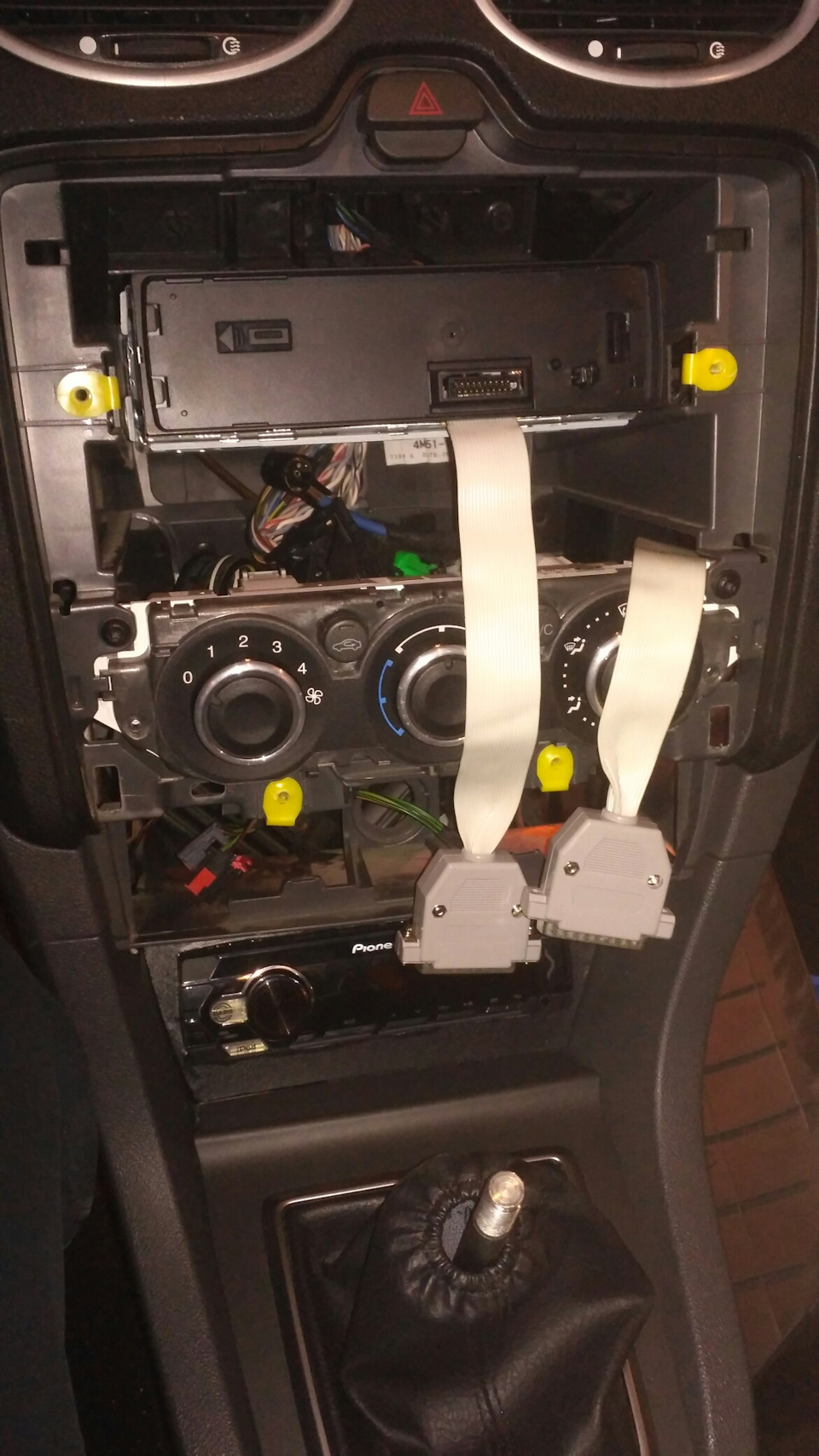 Планшет вместо магнитолы, Ч 2. — Ford Focus II Sedan, 1,6 л, 2006 года ...