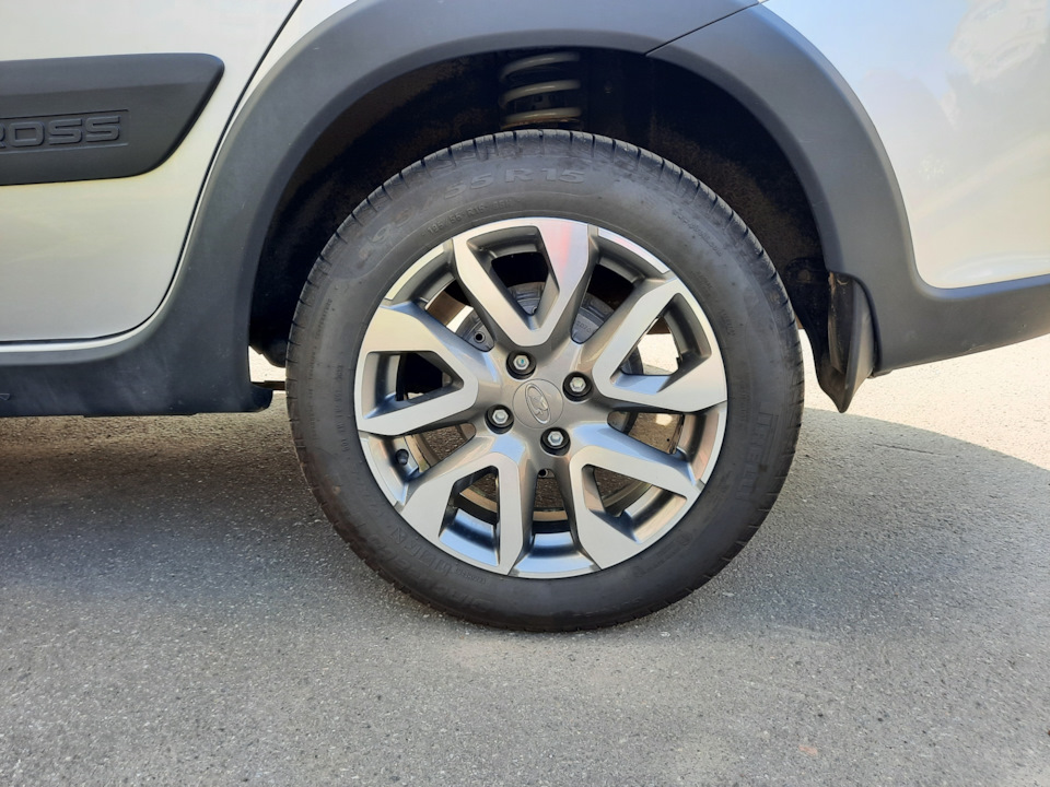 Две истории про чернитель покрышек — Lada Гранта Cross, 1,6 л, 2023 ...