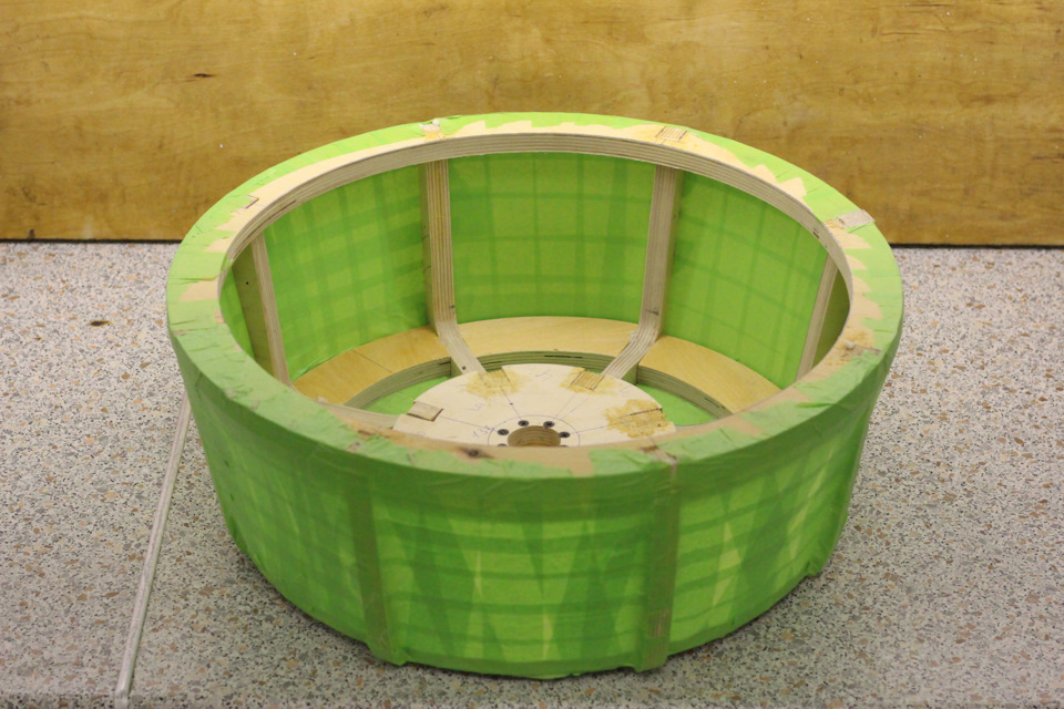 вместо скотча можно применить плед и прочую ткань, но в погоне за толщиной (зазором) пришлось сделать простейшую опалубку — Nissan Murano II