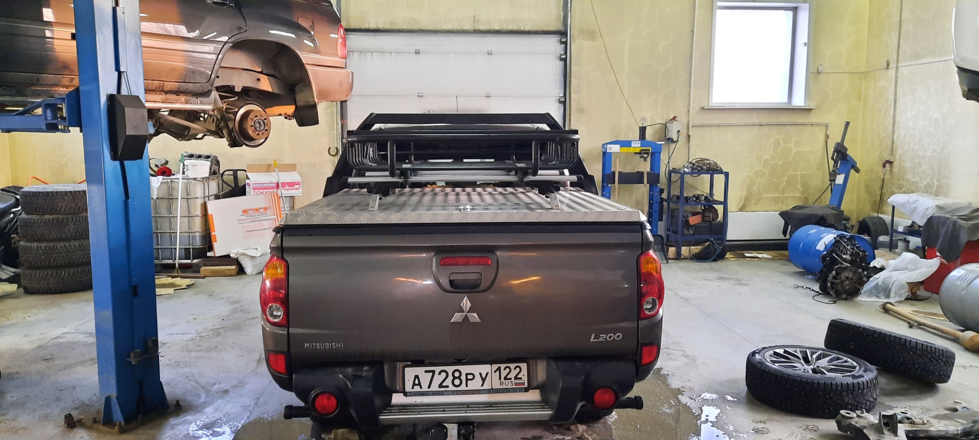 Больше багажников богу багажников + дуга — Mitsubishi L200 (4G), 2,5 л ...