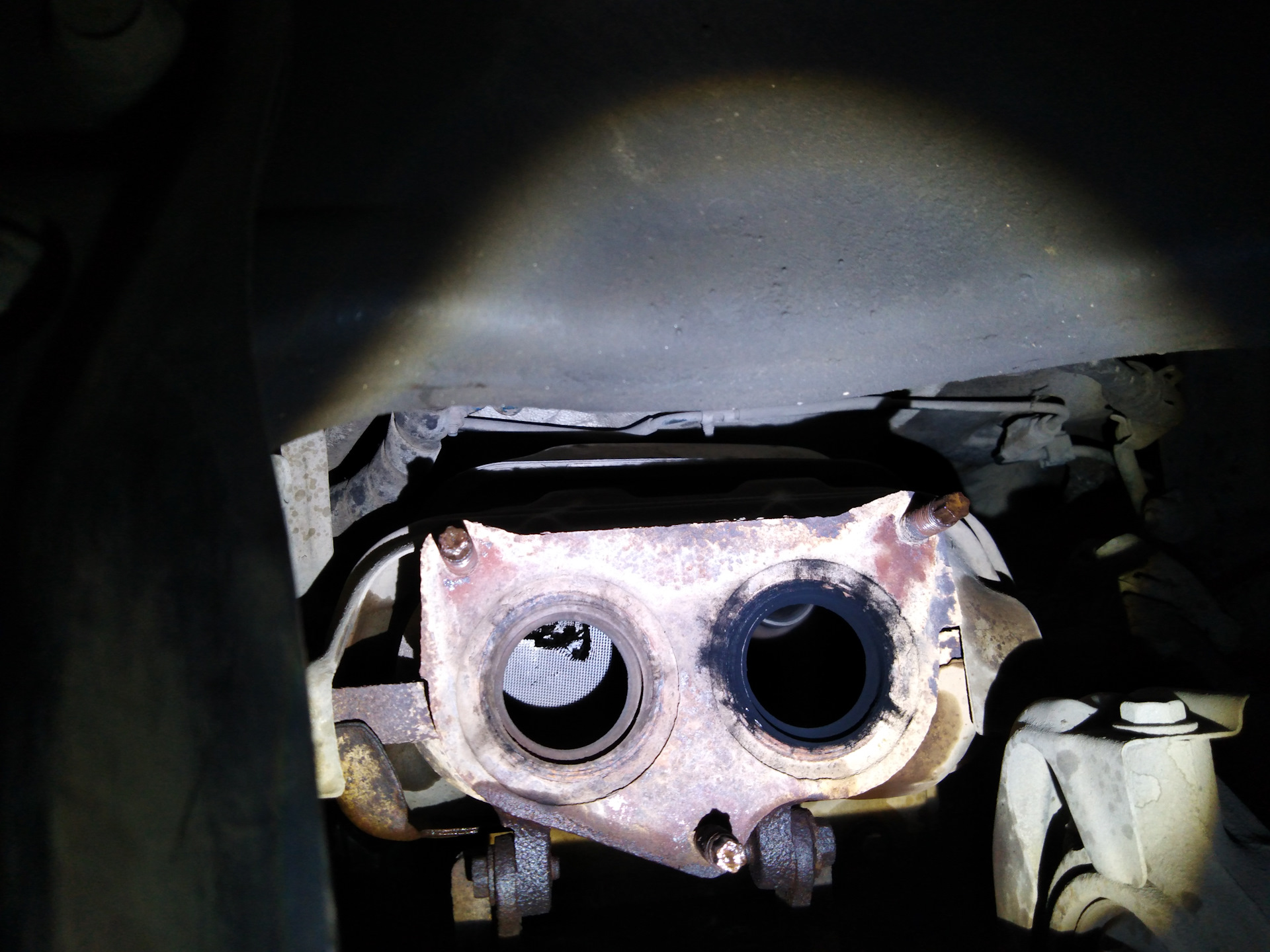 Катализатор 1zz. Пламегасители на тойота авенсис 2008. Катализатор toyota avensis 1zz. 8. Катализатор 1zz fe.