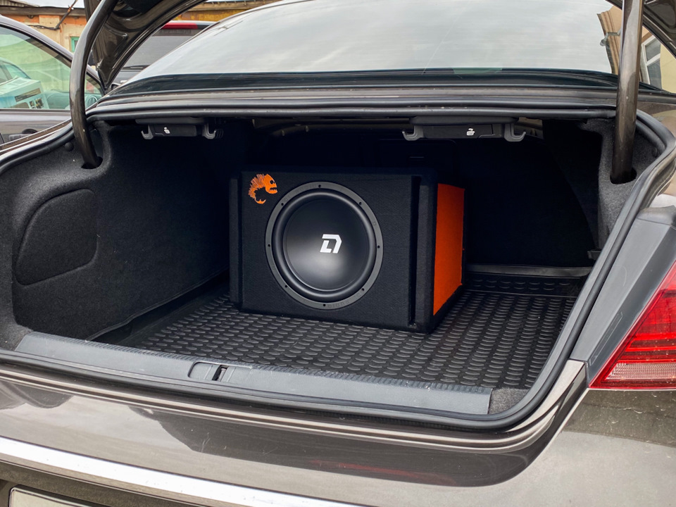 Vw sales cc subwoofer