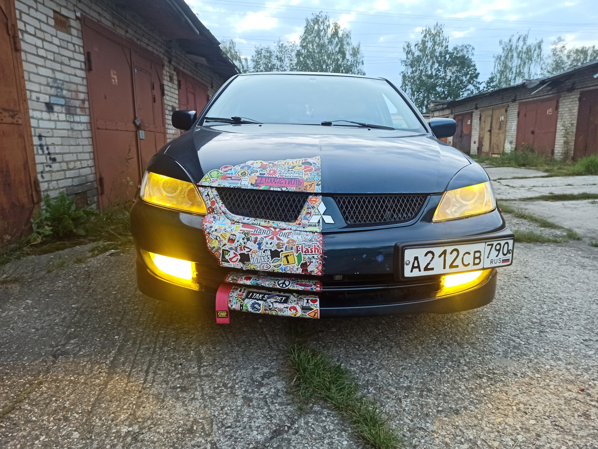 Колхоз. Ремонт переднего бампера. часть 2. Стикербомбинг — Mitsubishi  Lancer IX, 1,6 л, 2007 года | своими руками | DRIVE2