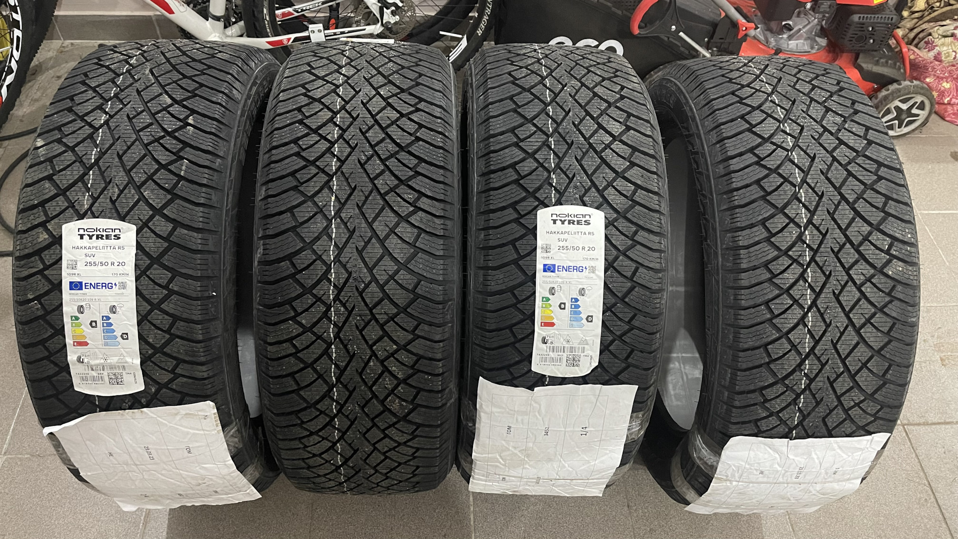 Maxxis 255 50 r20. Максис 245/60/18 105q ss01.