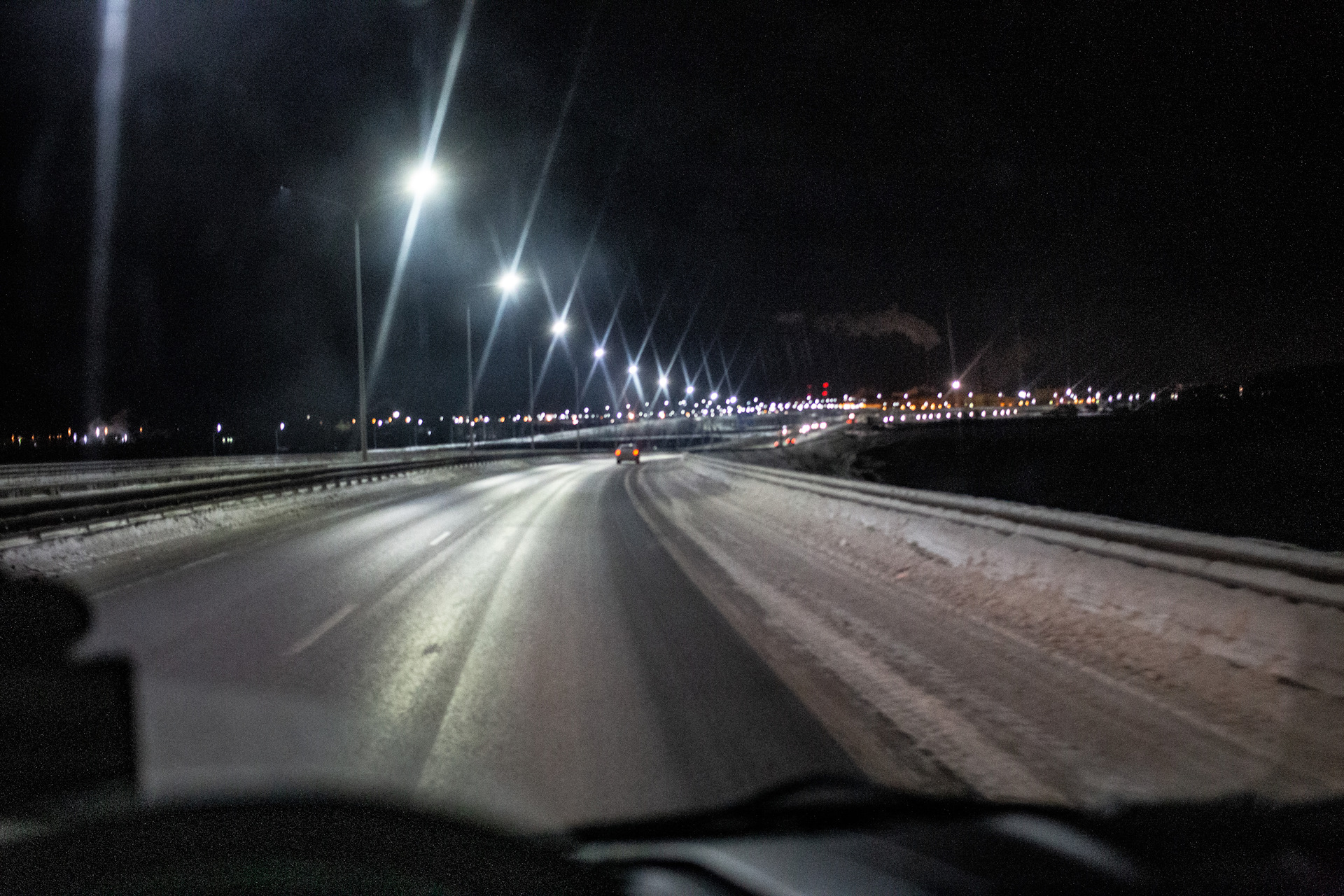 Ночная трасса из машины зима
