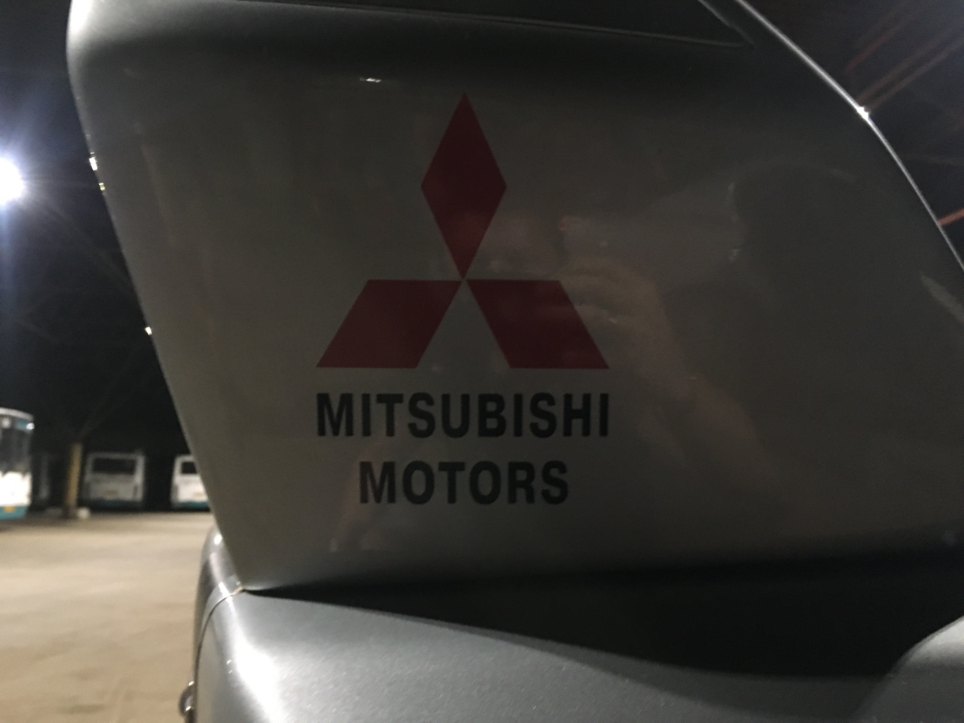 Наклейки митсубиси. Раллиарт наклейка Митсубиси. Mitsubishi Motors наклейка. Наклейка Митсубиси Моторс. Наклейка Mitsubishi Motors на стекло.