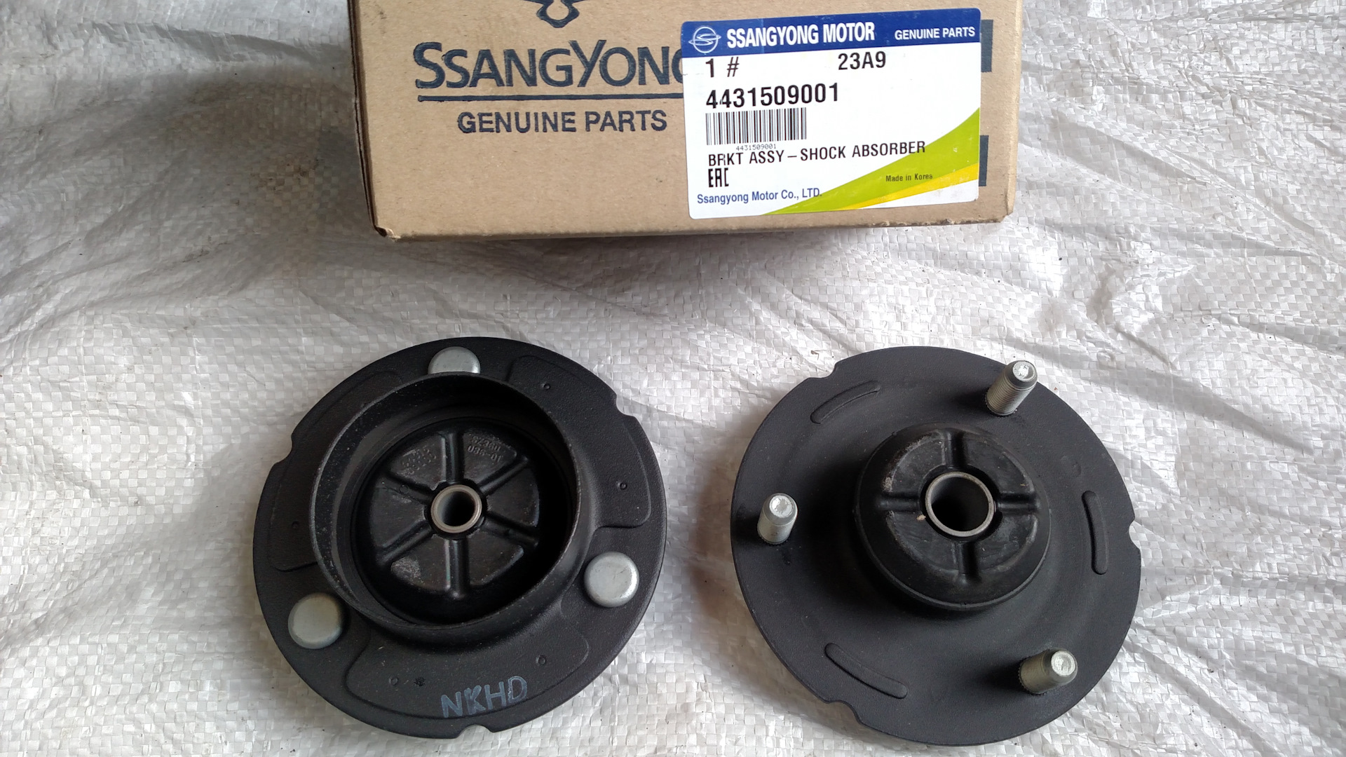 Ssangyong 4431508000. Ssangyong 4431508000. Передние опоры кайрон. Ssangyong actyon sport 1 опора амортизатора. 4431509001.