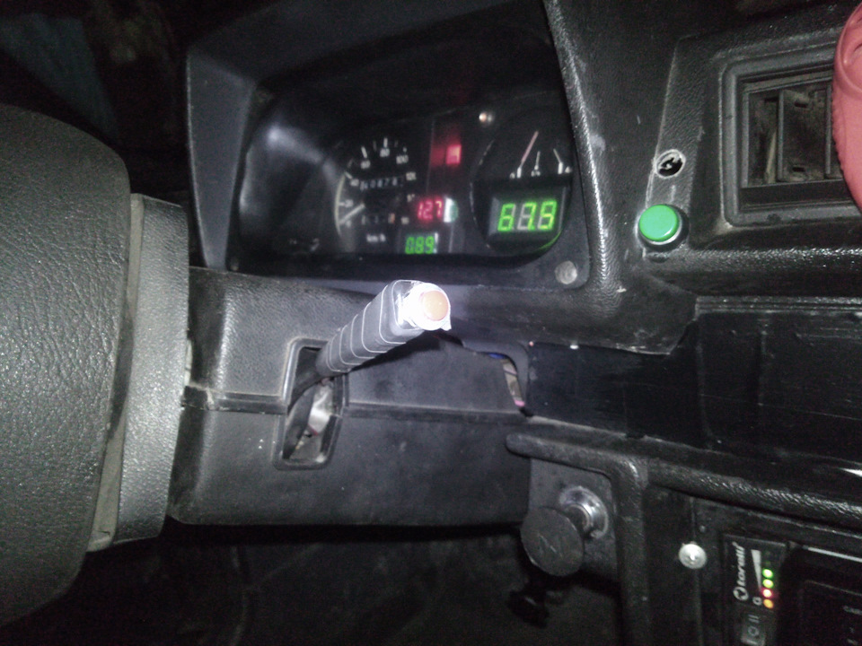 Кнопка заднего хода. Выключатель лягушка ваз 2110 заднего хода. Разъем задней передачи калина 1. Кнопка заднего хода. Задний ход через кнопку.