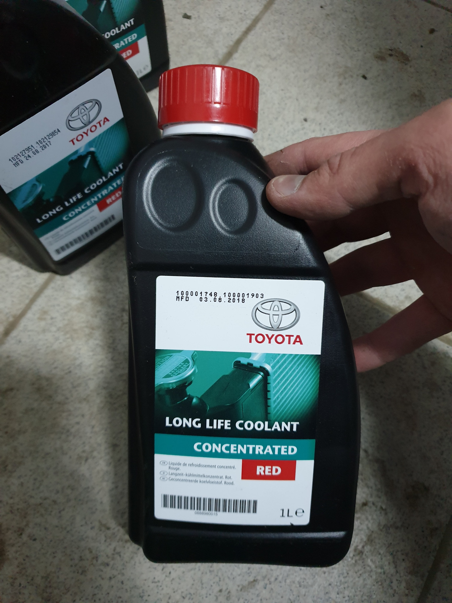 Антифриз для тойота камри. Антифриз красный Toyota. Антифриз Toyota Red. Toyota super long Life Coolant concentrated. Концентрат антифриза Тойота.