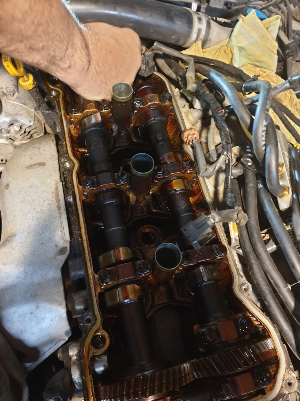 Замена прокладки под клапанной крышкой — Toyota Avalon, 3 л., 1998 года ...