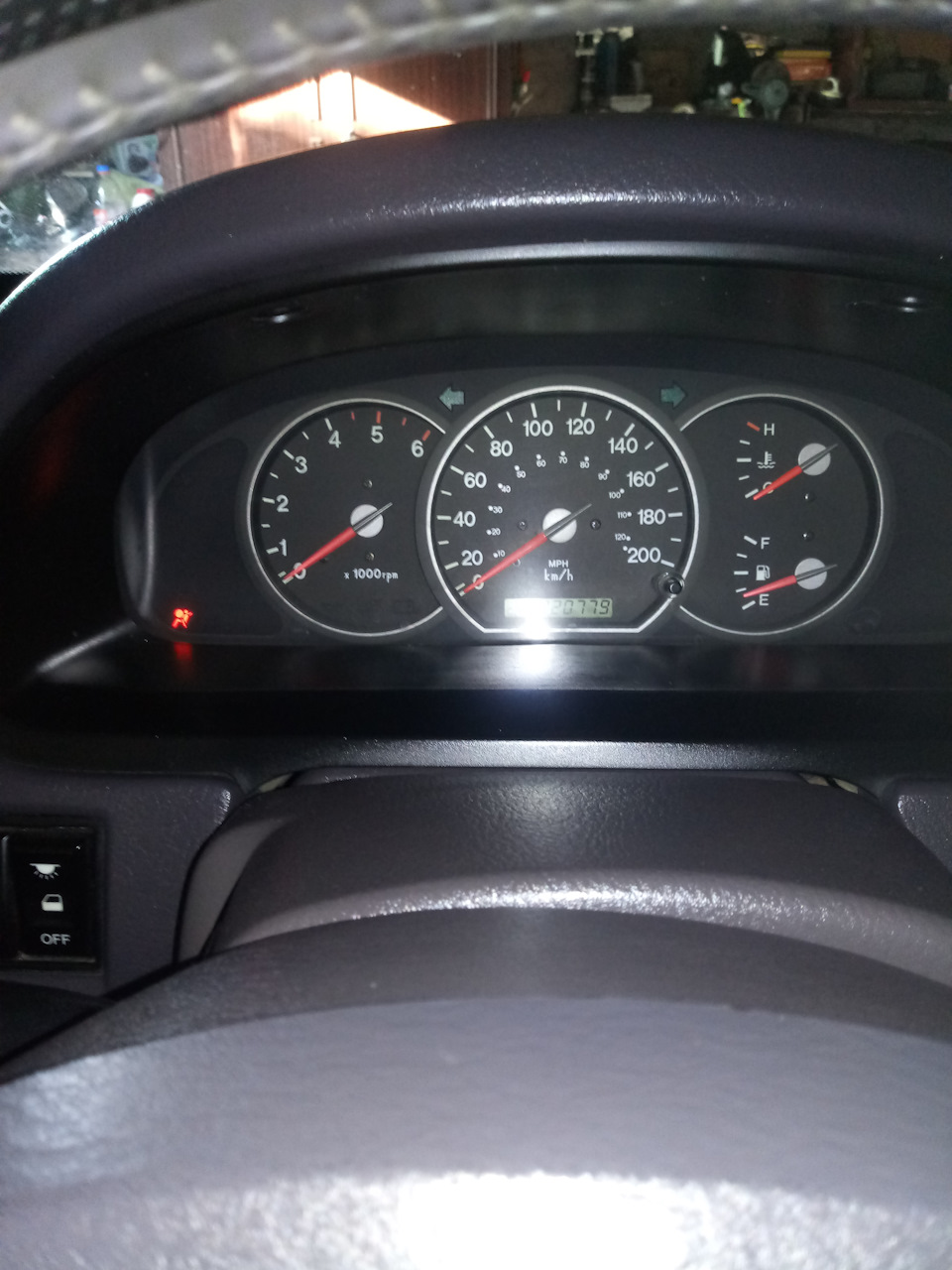 Горит подушка, не гаснет. — KIA Carnival (1G)