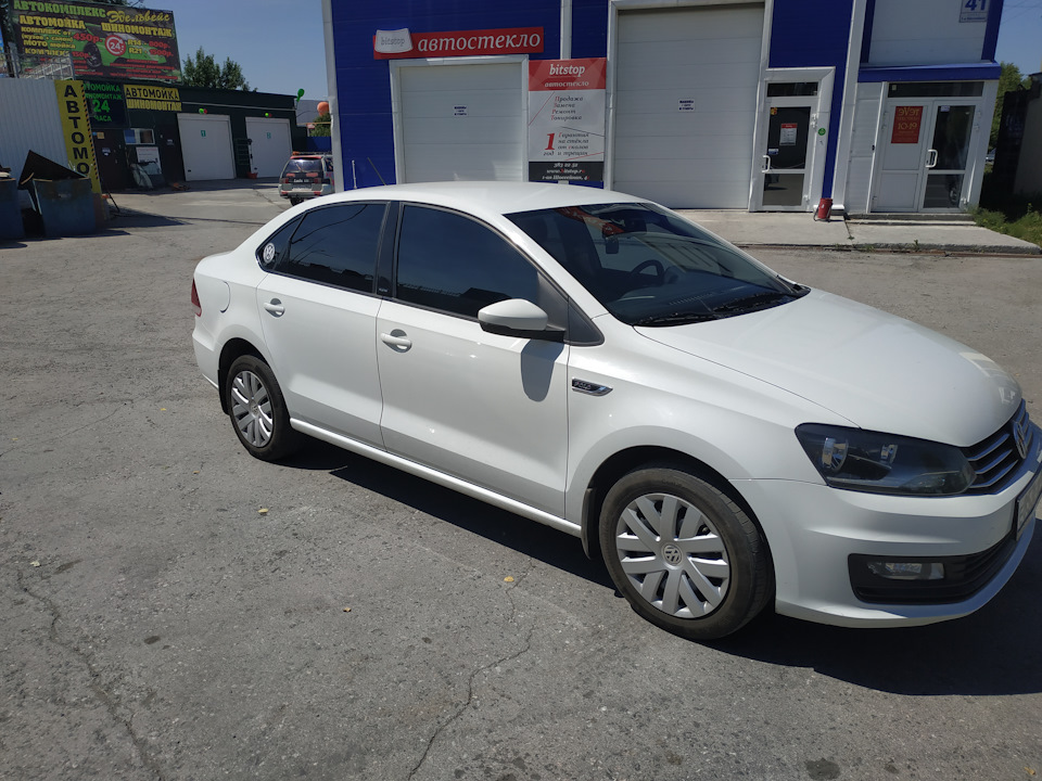 Греем пузыри на заднем стекле. — Volkswagen Polo Sedan