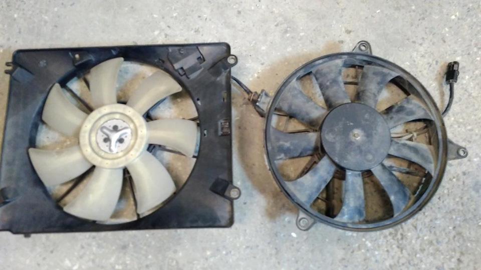 с лева хонда фит 2001 года, справа штатный jeep — Jeep Grand Cherokee (ZJ)