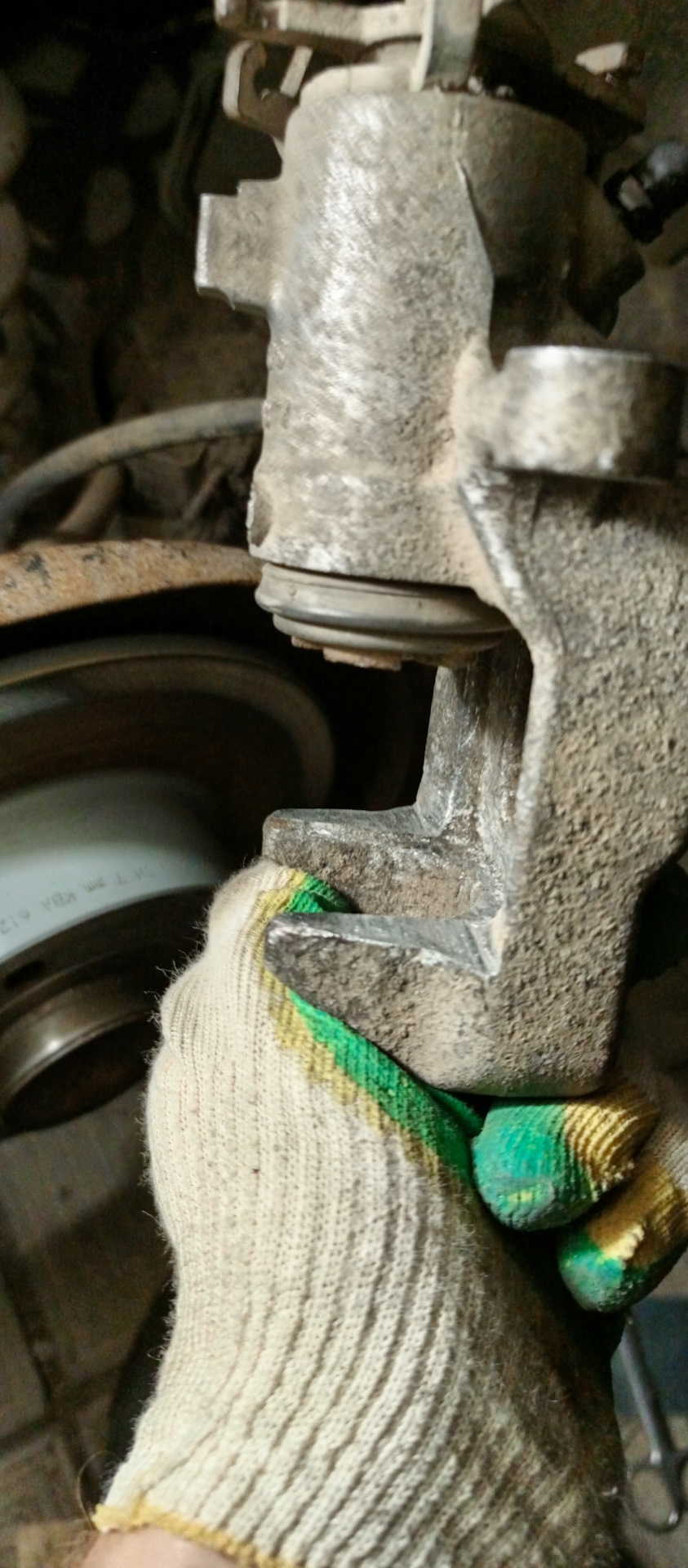 Неравномерный износ (новых)тормозных дисков, колодок. Вибрация при ...