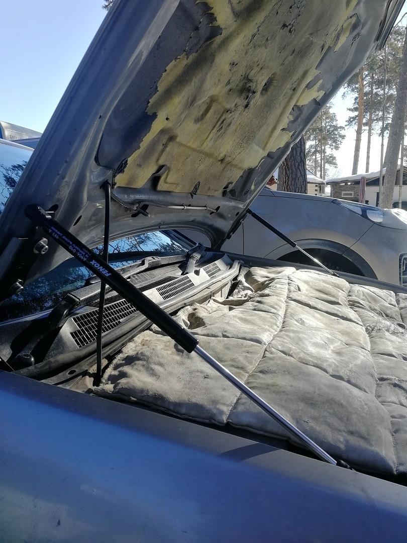 Установка газлифтов капота — Nissan Primera Wagon (W11), 1,8 л, 1999 ...