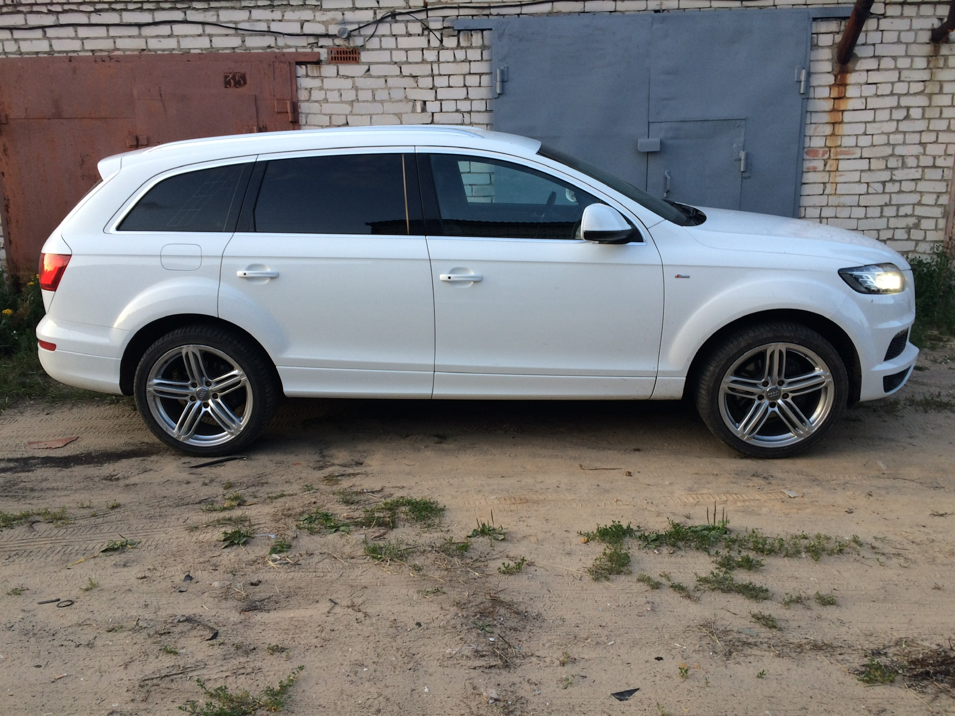 Покраска дисков + расширители арок — Audi Q7 (1G), 3 л, 2011 года |  колёсные диски | DRIVE2