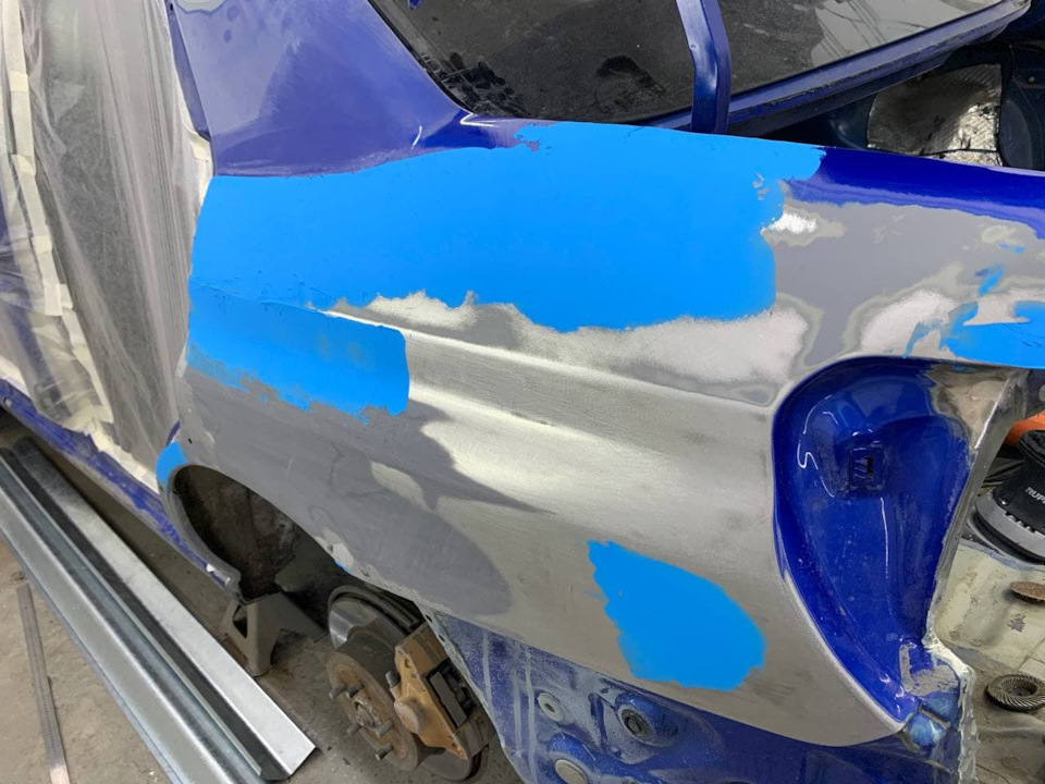 на левом крыле был огромный слой шпакли! убрали и залудили, теперь спим спокойнее)))) — Subaru Impreza WRX STI (GD)