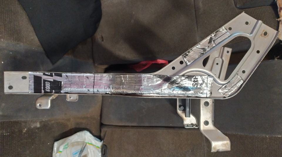 По возможности максимально проклеил эту деталь виброизоляцией, т.к. звенела она прилично — Daewoo Matiz (M100/M150)