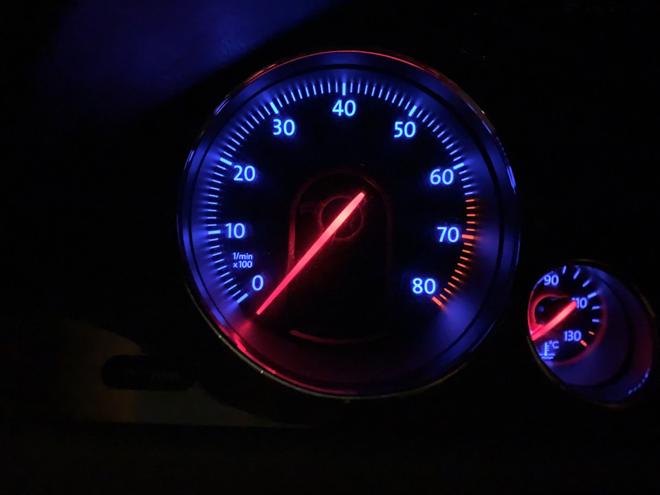 спорт тахометр ваз 2107. тахометр на панель. тахометр на приборной панели. тахометр цифровой автомобильный. ретро тахометр авто.