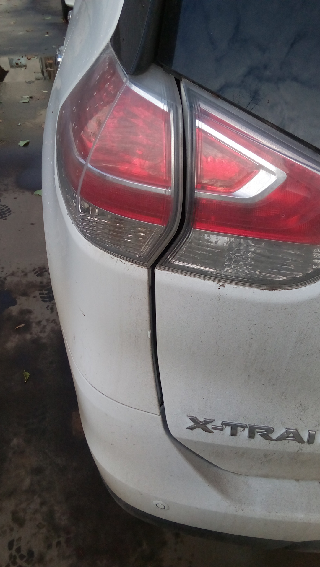 Зазоры багажника гранта фл. Регулировка крышки багажника ауди а6с5. Фонарь на крышку багажника киа рио 4. Приора зазоры крышка багажника. Зазор багажника mazda 6.