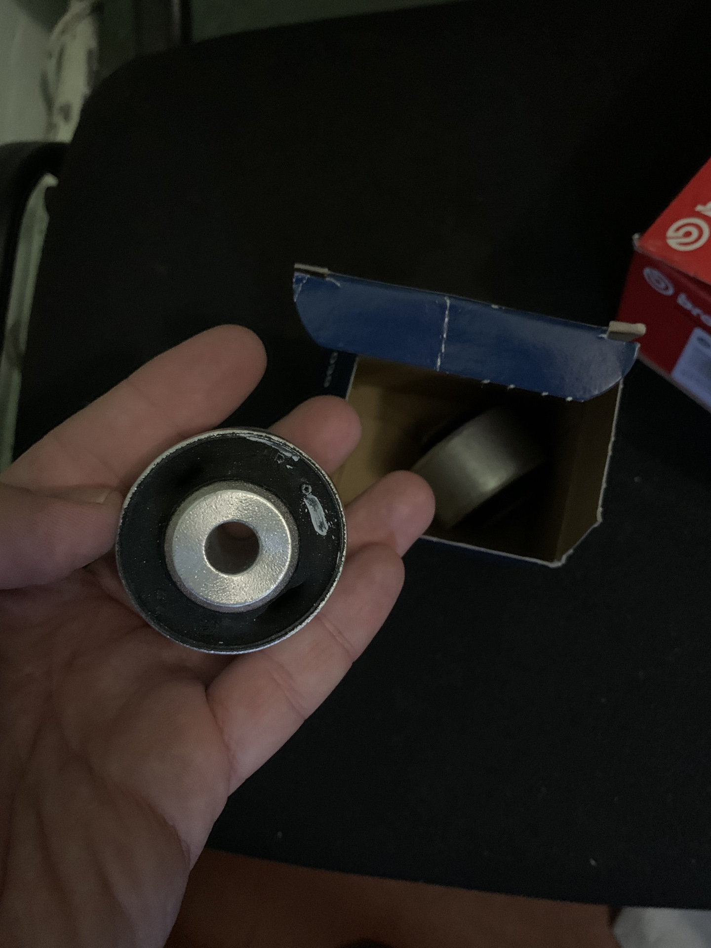 Сайлентблоки правых передних верхних рычагов — Audi A6 (C6), 2,4 л ...