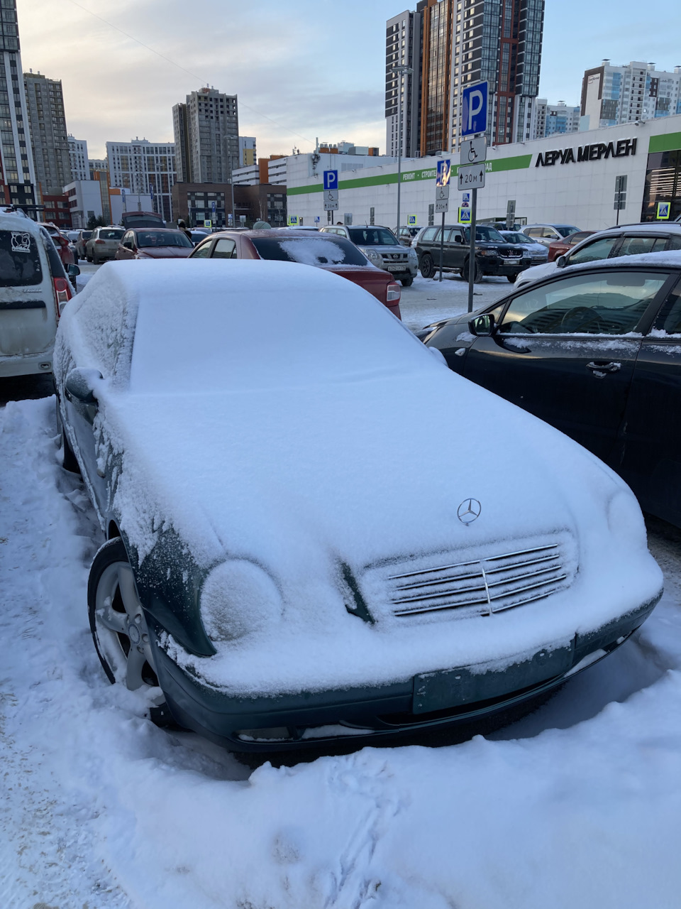 Забытый Мерседес у Леруа Мерлен. — Сообщество «Брошенные Машины» на DRIVE2