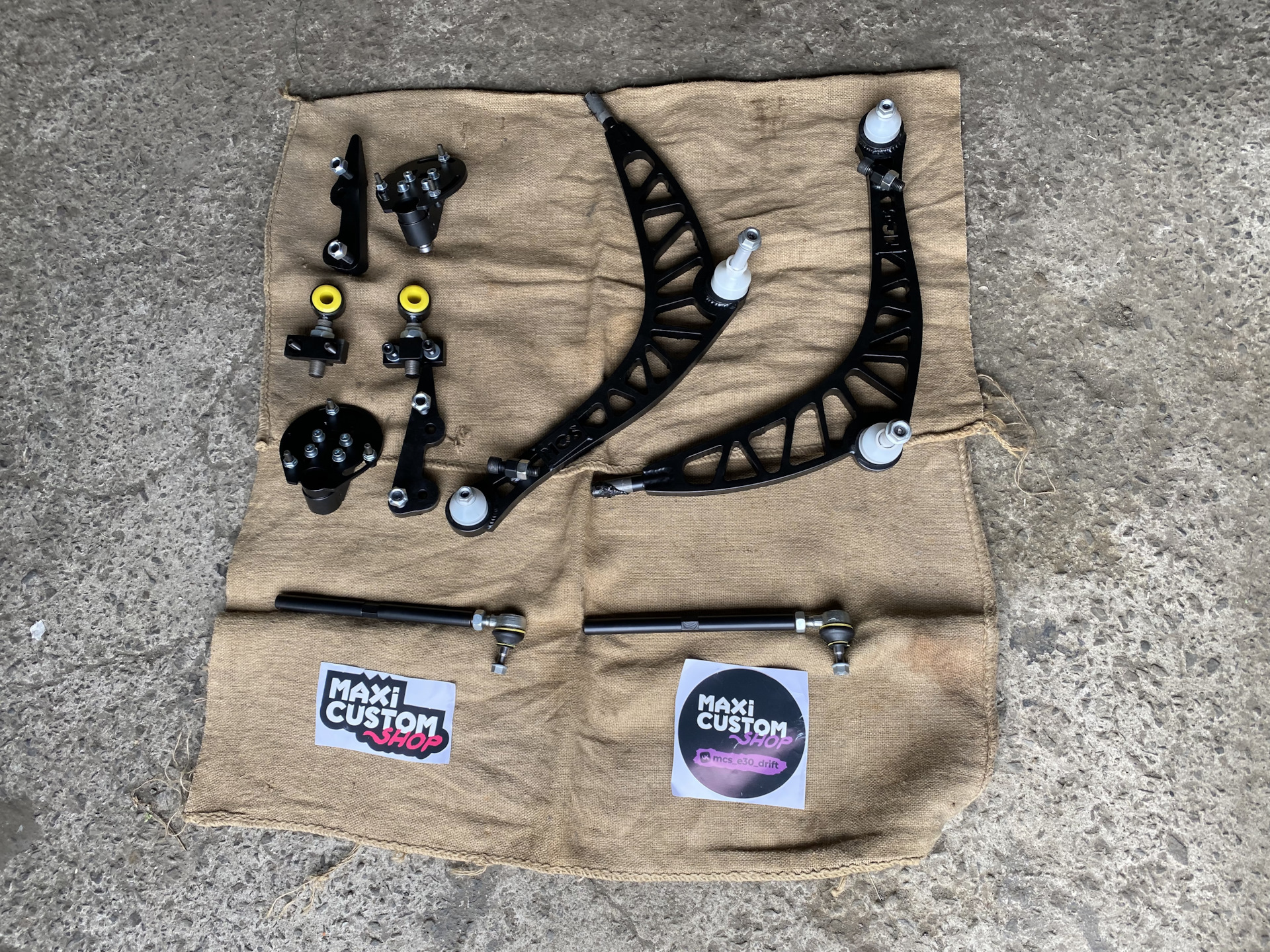 Custom az. Макси кастом. Maxi Custom e30. E36 Maxi Custom. Сошки е36 макси кастом.