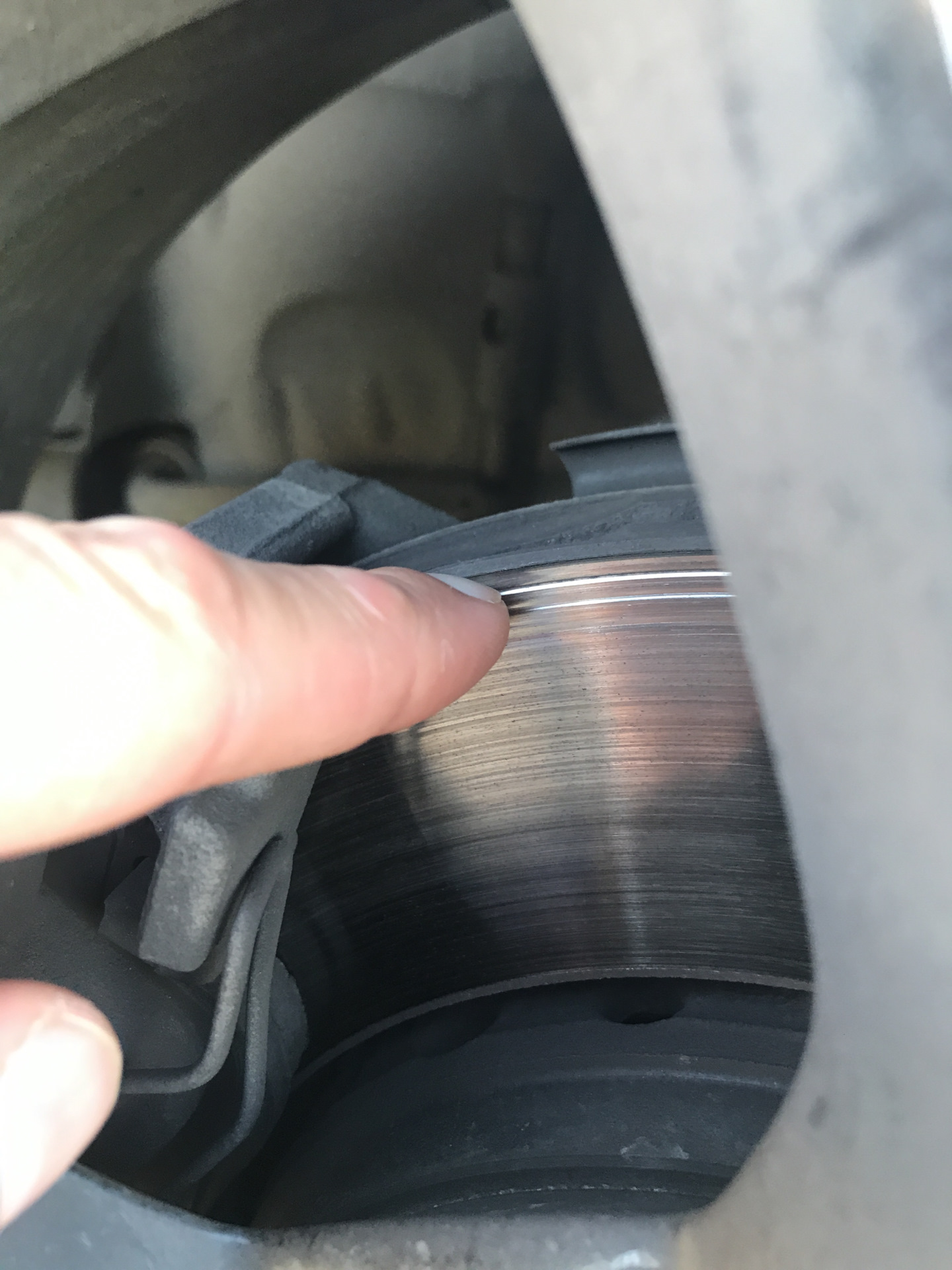 Канавки в тормозном диске — Renault Duster (2G), 2 л, 2021 года ...