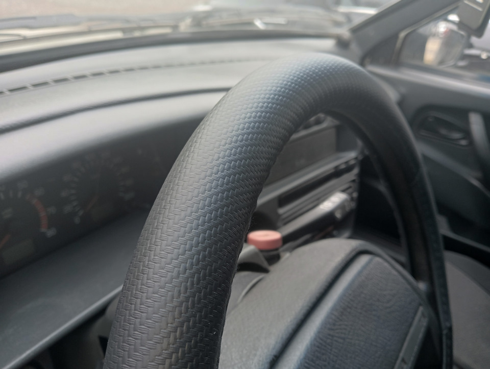 Заменил зимнюю меховую оплетку на руле на кожаную — Lada 2115, 1,5 л ...