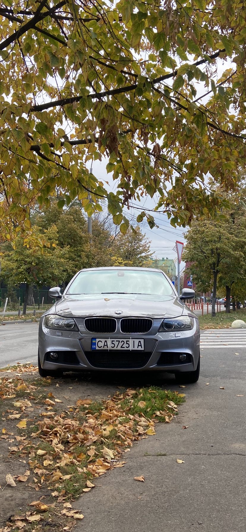 Внешний вид слегка подпорчен. — BMW 3 series (E90), 2 л, 2008 года | ДТП |  DRIVE2