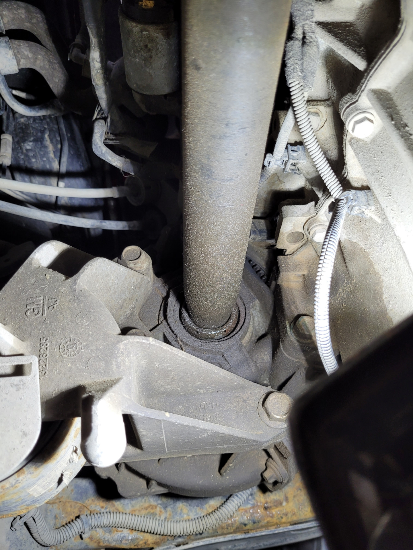 Замена сальника правого привода — Opel Insignia (1G), 1,6 л, 2014 года ...