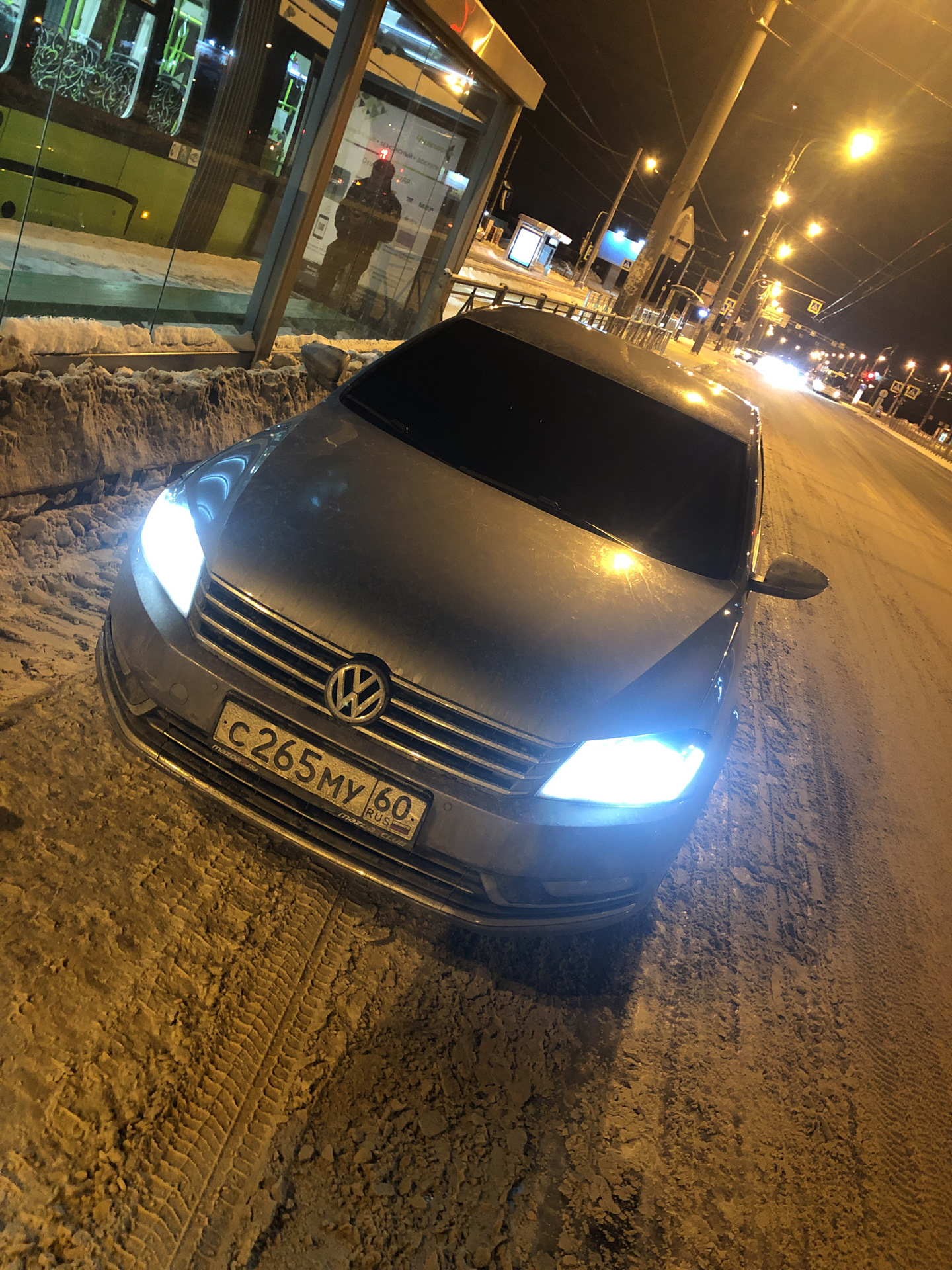 Volkswagen Passat Night