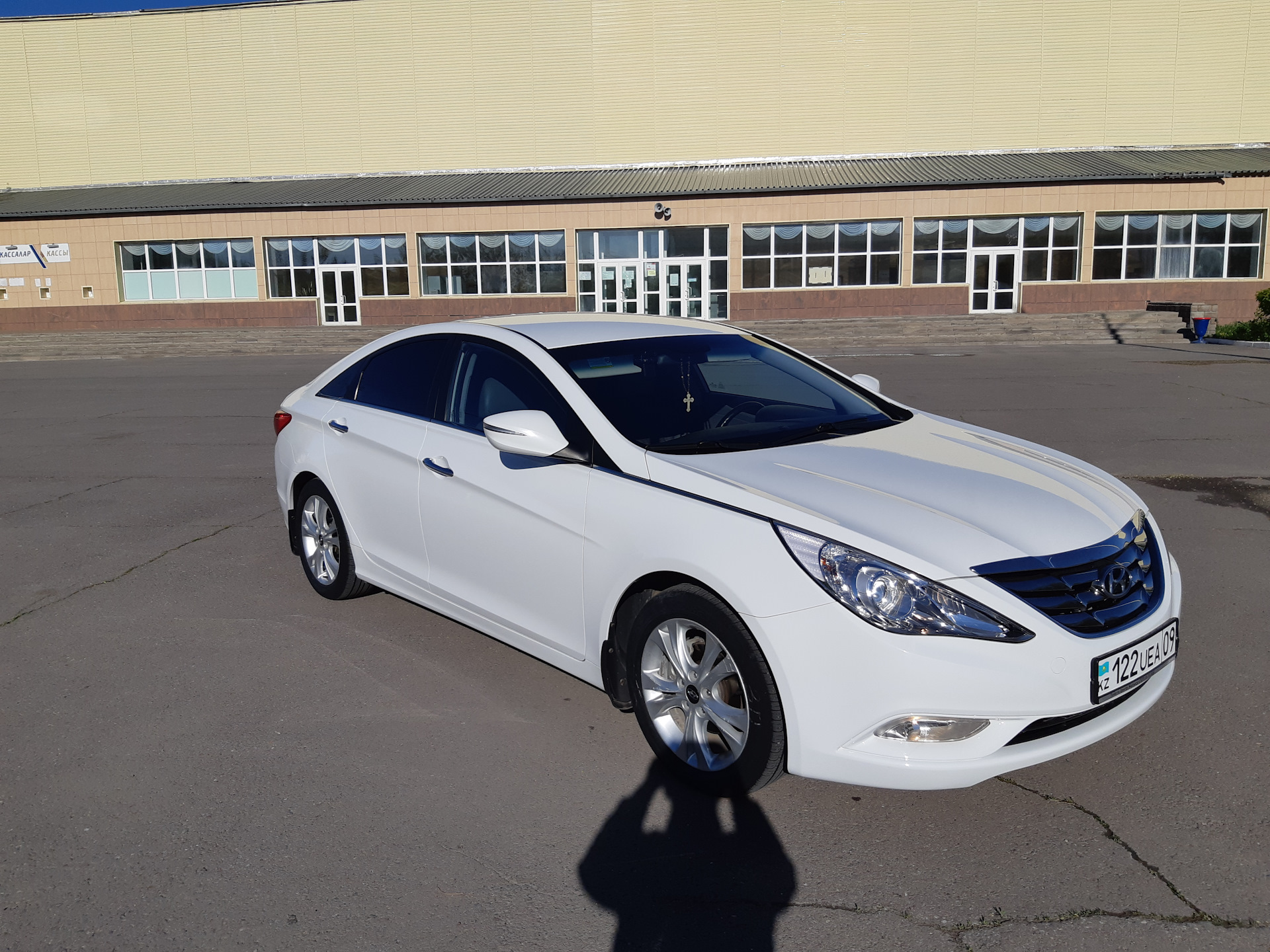 Хендай соната душанбе. Hyundai Sonata vi (YF). Хундай Соната 2л ГАЗ 2010. Хендай Соната 2011 Душанбе.