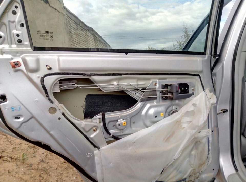 Замена замка задней левой двери — KIA Cerato (1G), 1,6 л, 2005 года ...