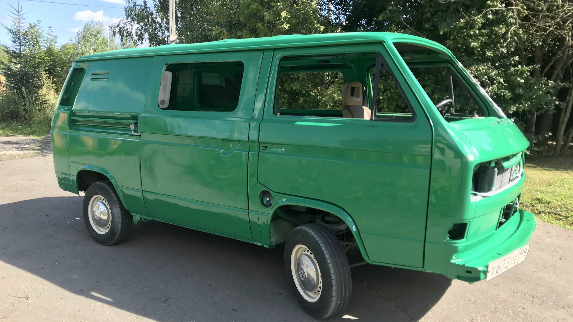 Бус с пробегом. VW Transporter t3. Volkswagen t4 Грузопассажирский. VW Transporter t4. Старый Фольксваген с большим багажником.